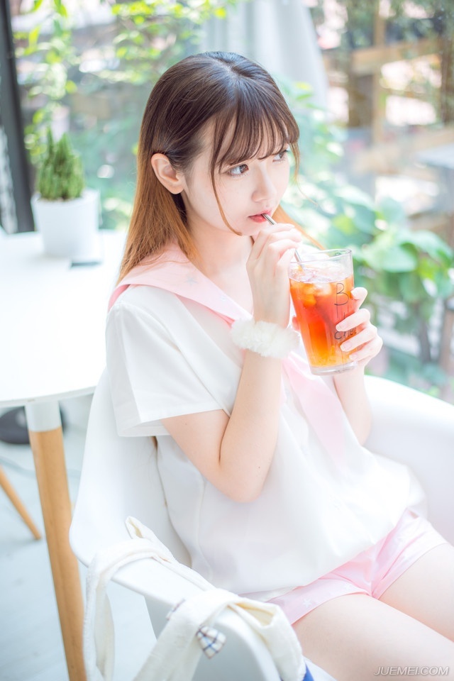 军中众将翘首等待着自己回去给大家一个交代，刘璝心里面就一阵憋得慌，事情已经被证实了，但他不知道该如何回军中给众将士解释，一面是君恩，一面却是袍泽之情，王累的眼珠子就那么挂在王家的大门上，当确认那些事情属实之后，他不知道该如何去为刘璋开脱。